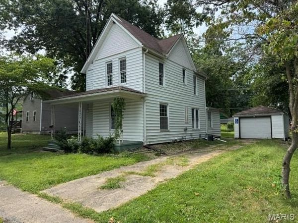 210 S Elm Street , Nokomis, IL 62075