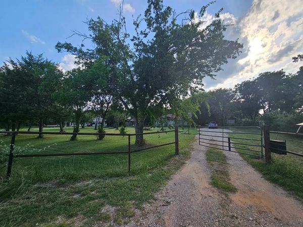 138 County Road 4876 , Newark, TX 76071