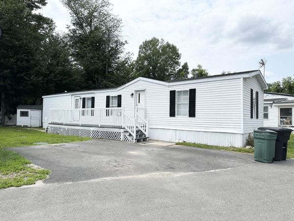 16 Bradford Drive, Litchfield, NH 03052