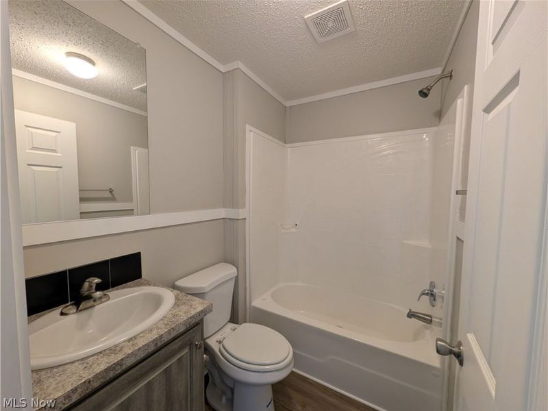 215 Cedar Brook Drive, Elyria, OH 44035 Photo 13