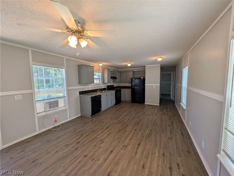 215 Cedar Brook Drive, Elyria, OH 44035 Photo 4
