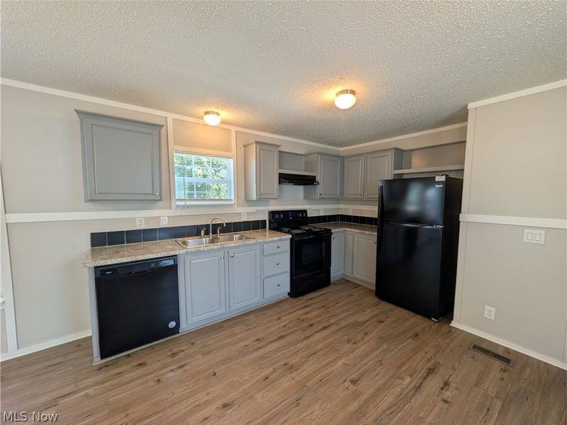 215 Cedar Brook Drive, Elyria, OH 44035 Photo 5