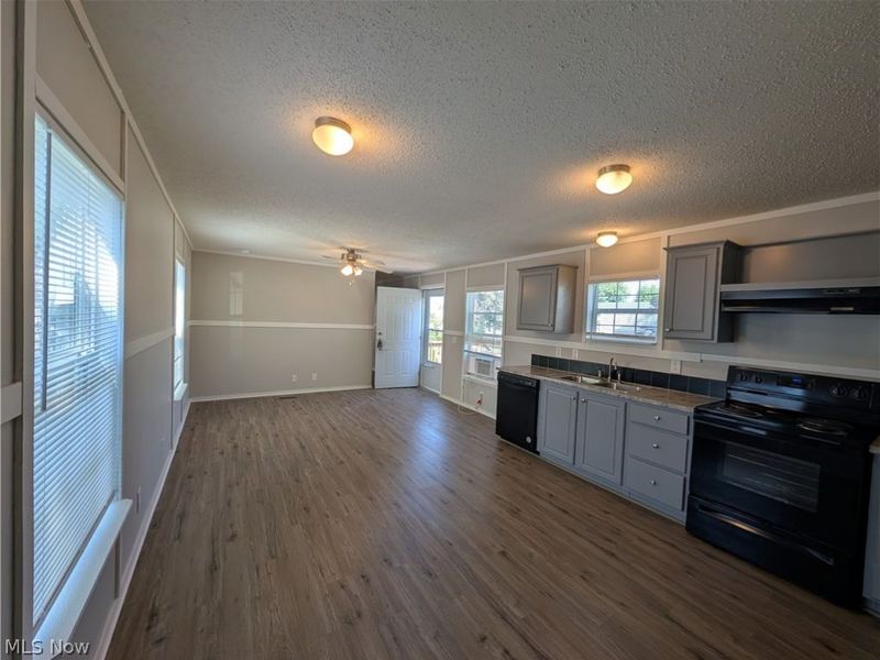 215 Cedar Brook Drive, Elyria, OH 44035 Photo 6
