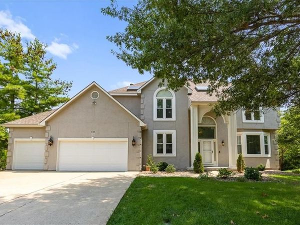 605 Edgewood Drive, Lee's Summit, MO 64081