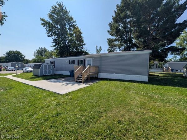 215 Cedar Brook Drive , Elyria, OH 44035