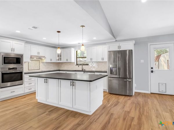 146 Twin Oak Road, Seguin, TX 78155