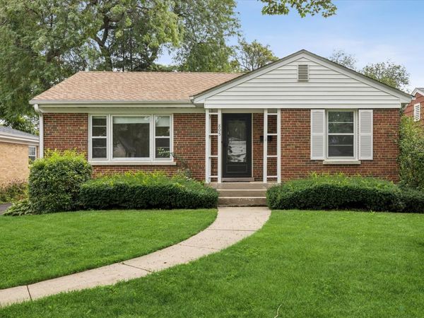 805 N Mitchell Avenue , Arlington Heights, IL 60004