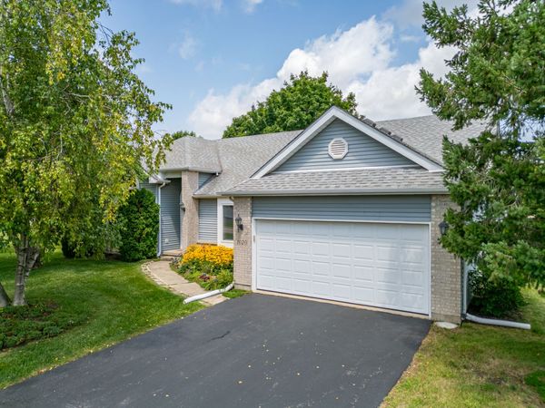 1020 Winslow Avenue , Woodstock, IL 60098