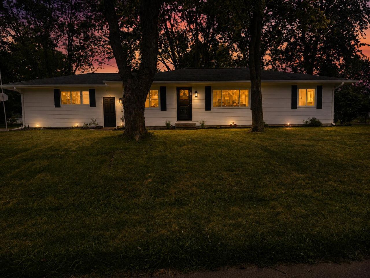 1653 Gary Paul Lane, Jackson, MI 49203 Main Photo