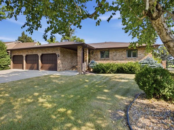 120 Prairiewood Drive S, Fargo, ND 58103