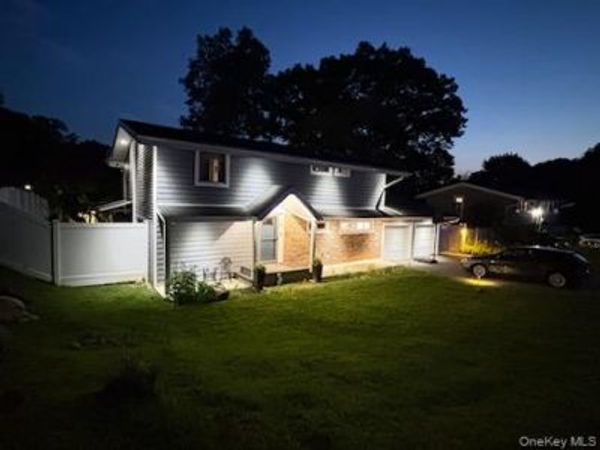 28 Florida Avenue , Commack, NY 11725
