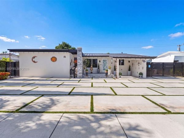 700 W 51st Pl, Hialeah, FL 33012