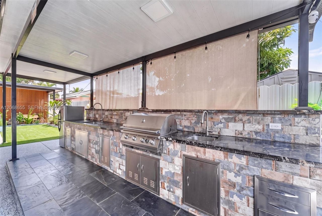 700 W 51st Pl , Hialeah, FL 33012 Photo