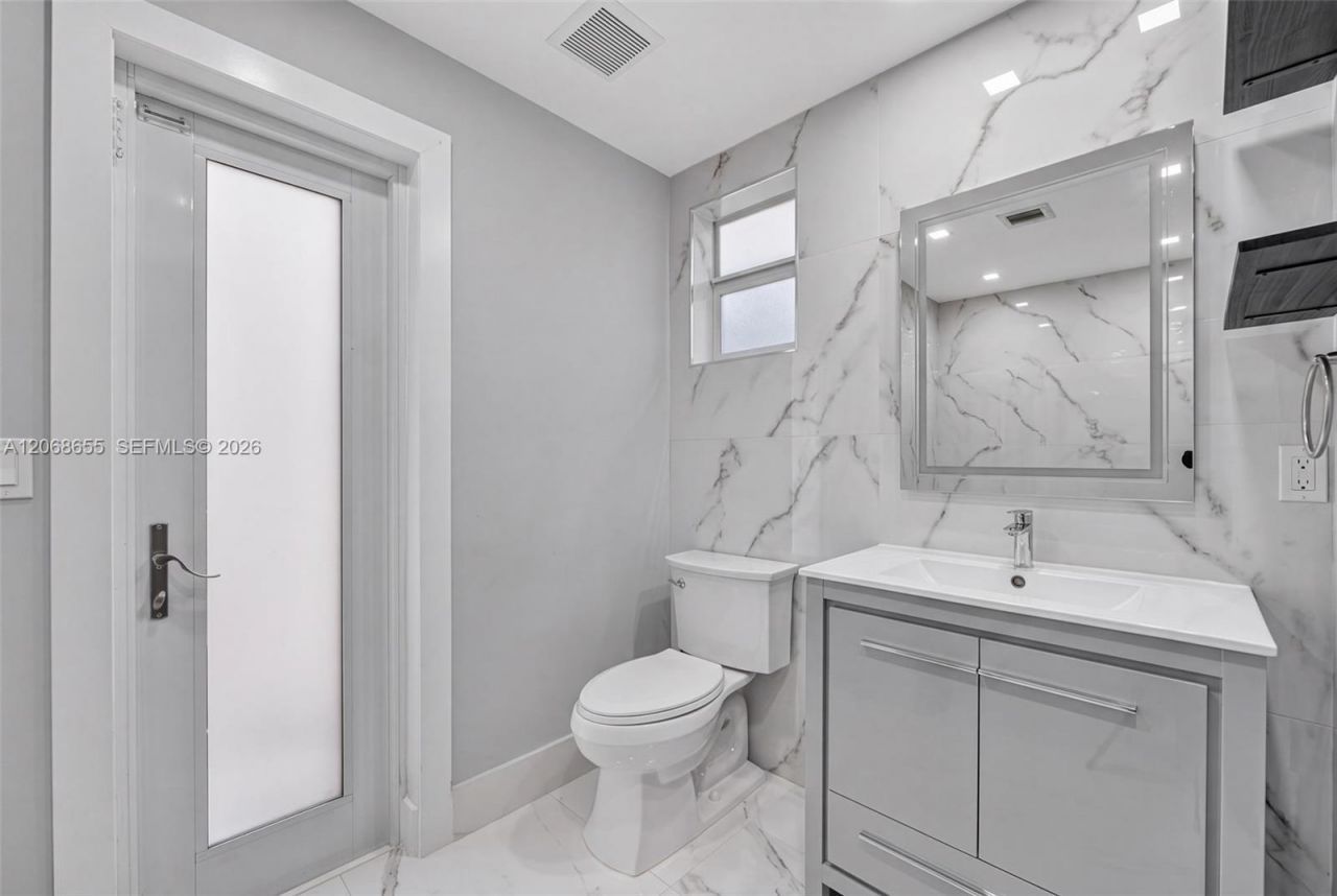700 W 51st Pl , Hialeah, FL 33012 Photo