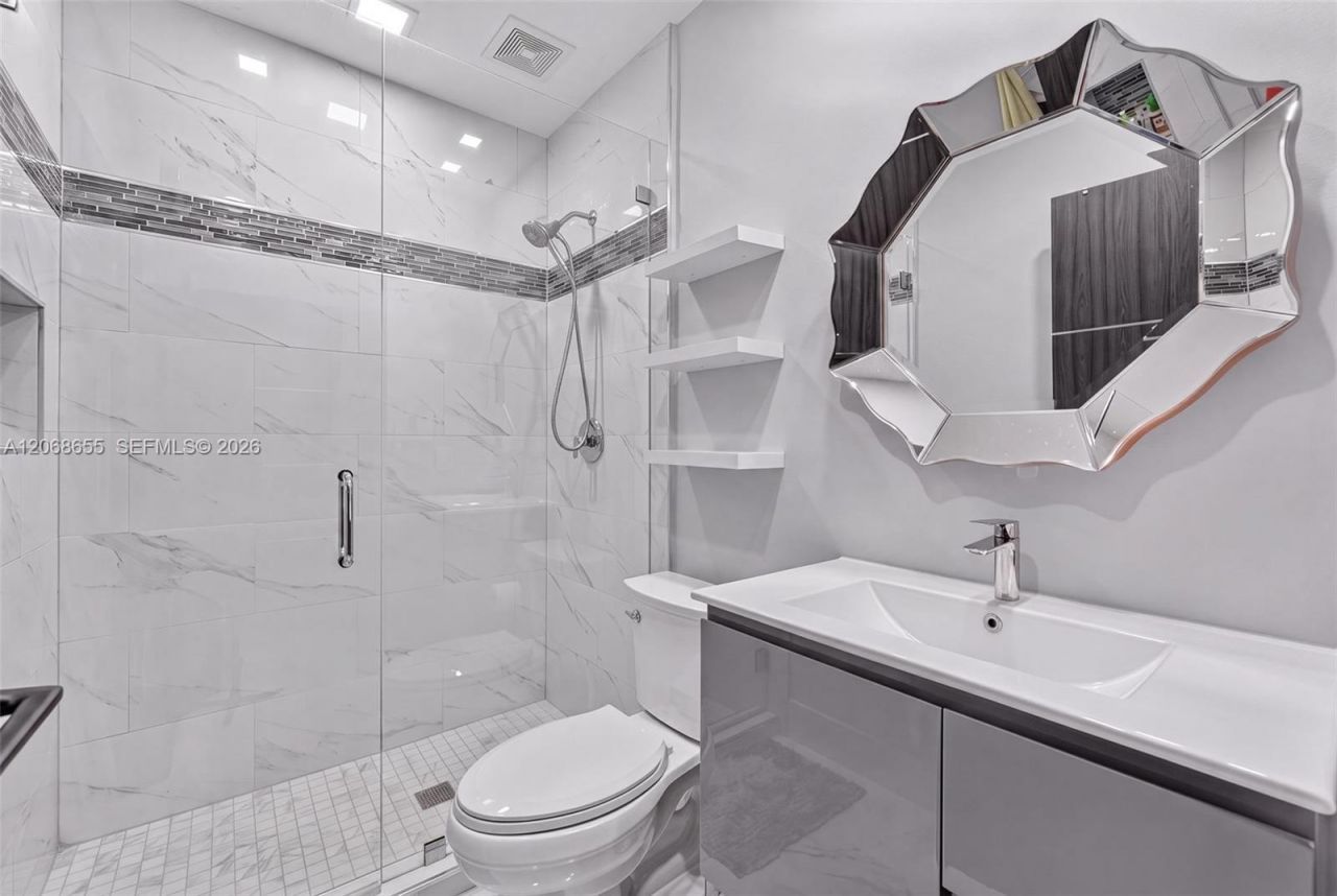 700 W 51st Pl , Hialeah, FL 33012 Photo