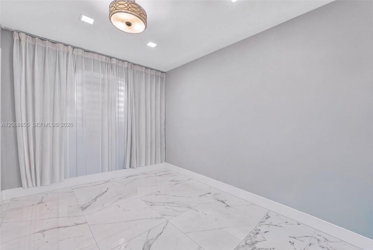 700 W 51st Pl , Hialeah, FL 33012 Photo