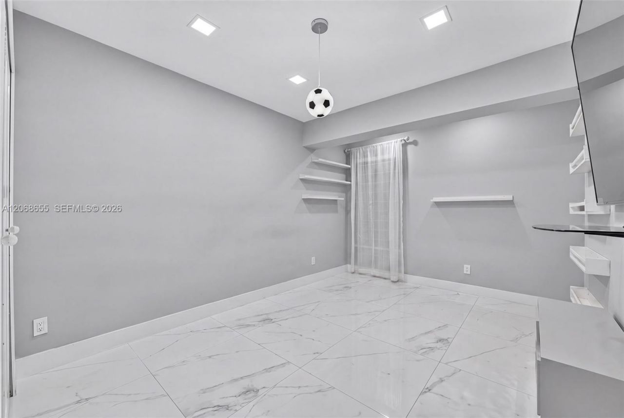 700 W 51st Pl , Hialeah, FL 33012 Photo