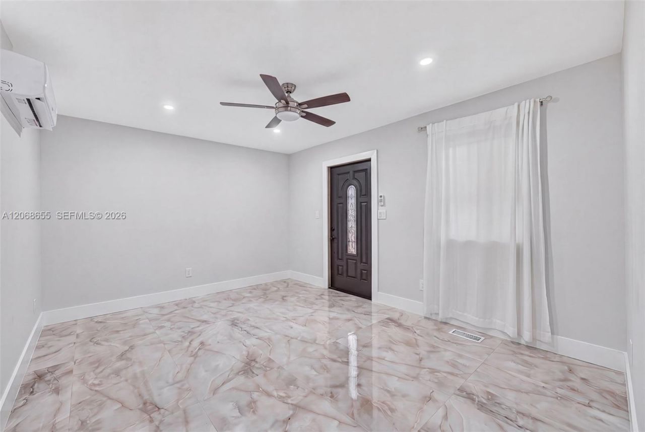 700 W 51st Pl , Hialeah, FL 33012 Photo