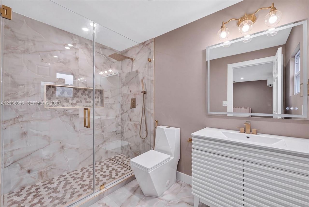700 W 51st Pl , Hialeah, FL 33012 Photo