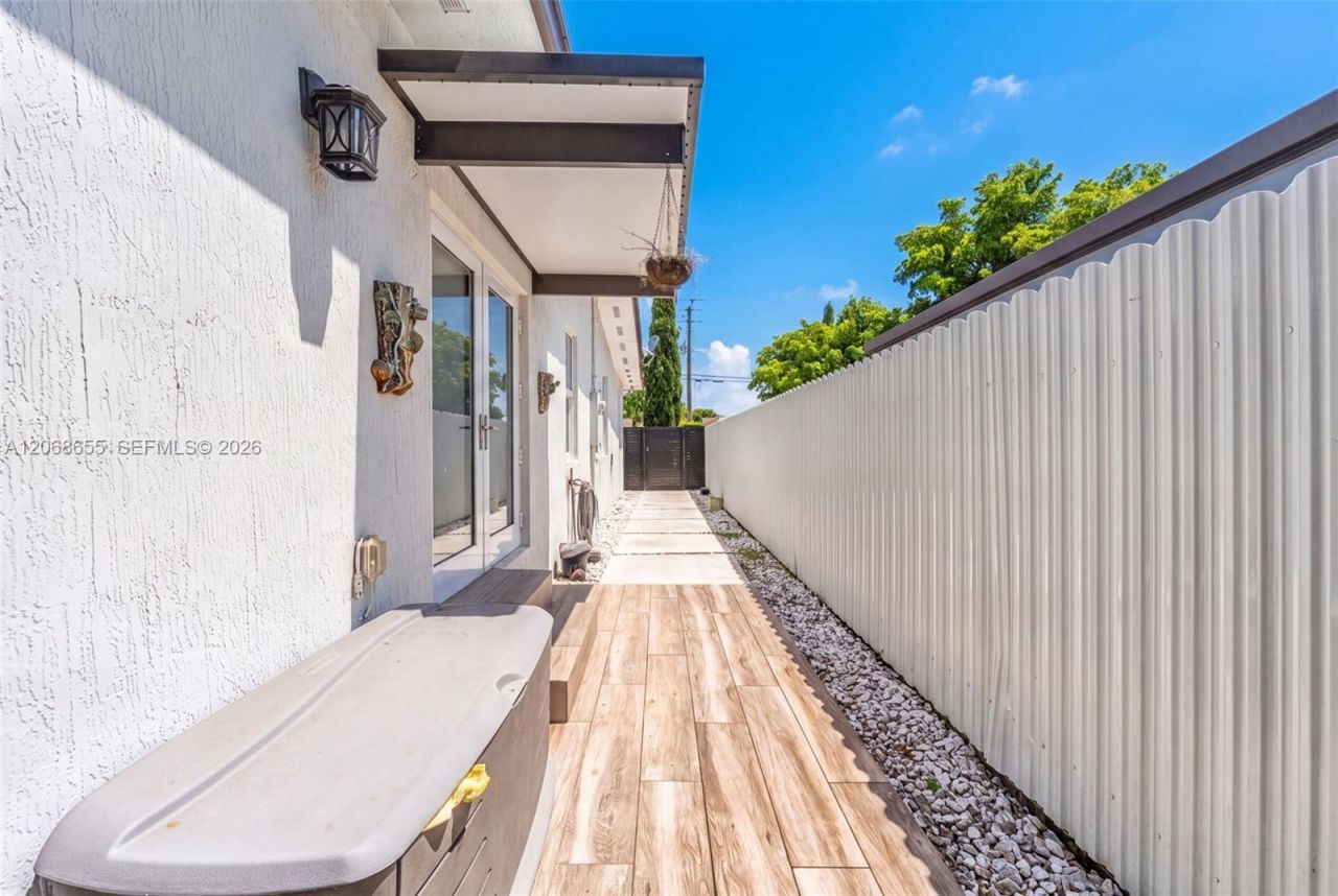 700 W 51st Pl , Hialeah, FL 33012 Photo