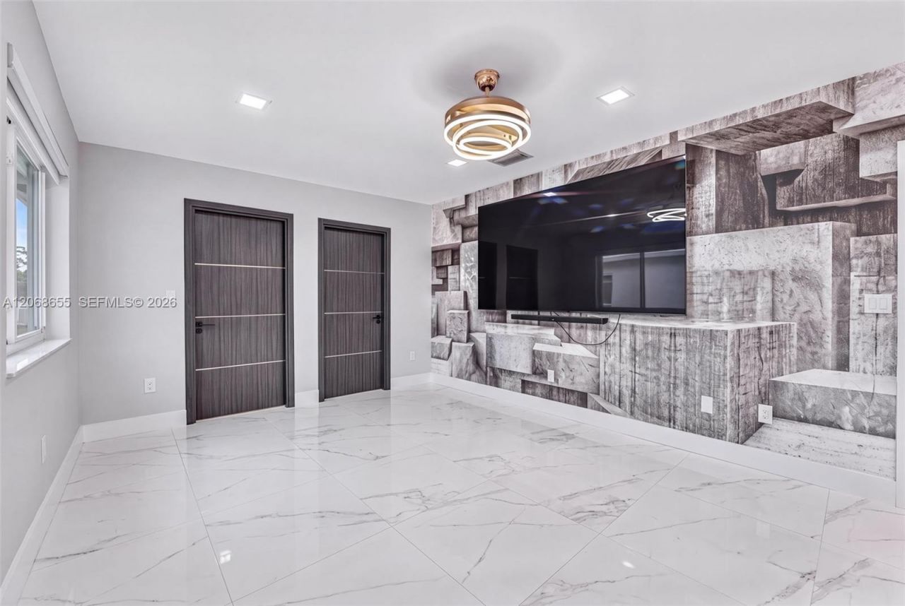 700 W 51st Pl , Hialeah, FL 33012 Photo
