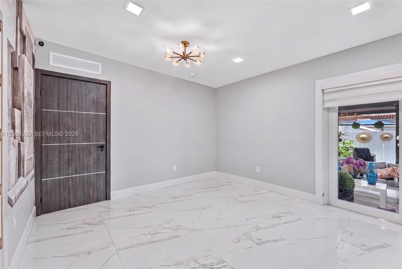 700 W 51st Pl , Hialeah, FL 33012 Photo