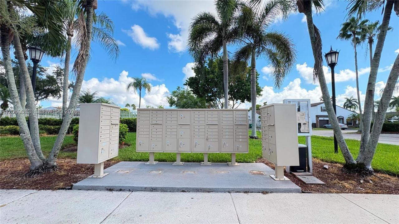 821 W Beckley Sq, Davie, FL 33325 Photo