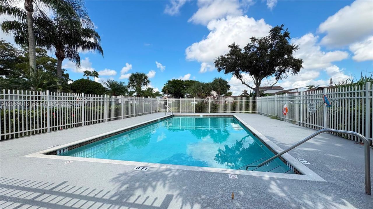 821 W Beckley Sq, Davie, FL 33325 Photo