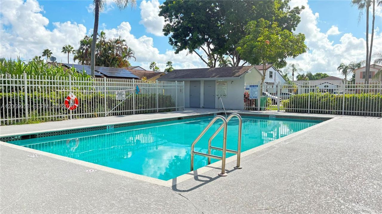 821 W Beckley Sq, Davie, FL 33325 Photo