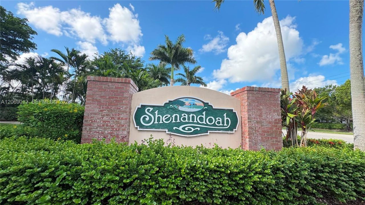 821 W Beckley Sq, Davie, FL 33325 Photo