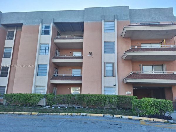 17600 NW 68th Ave , Unit B4009, Hialeah, FL 33015