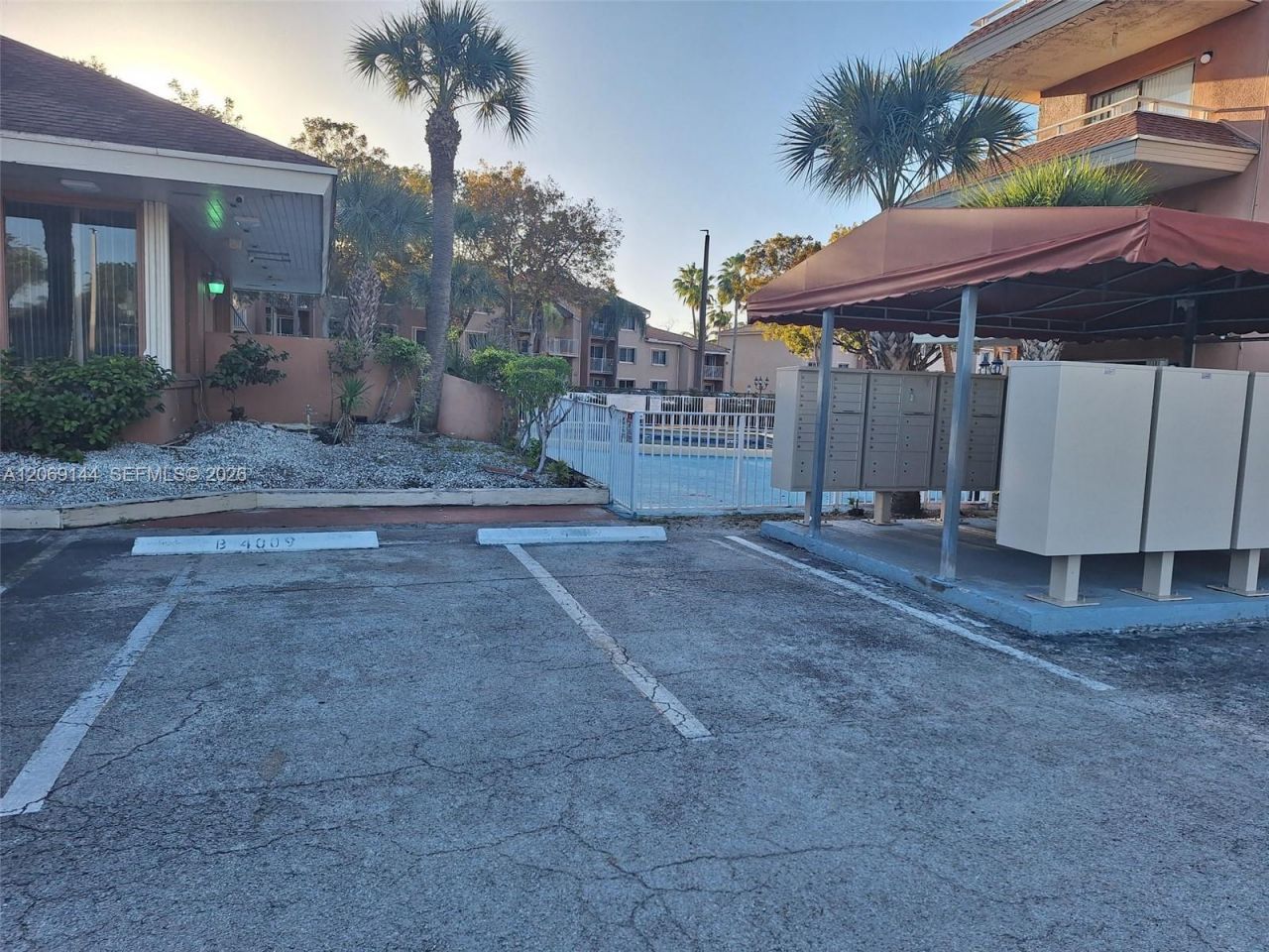 17600 NW 68th Ave, Unit B4009, Hialeah, FL 33015 Photo