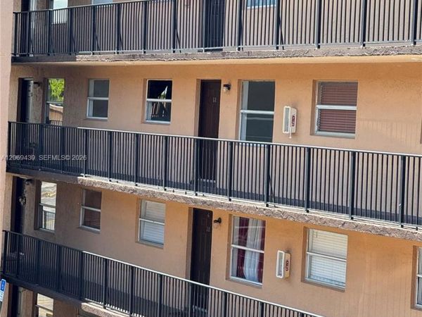 5441 W 24th Ave , Unit 60, Hialeah, FL 33016