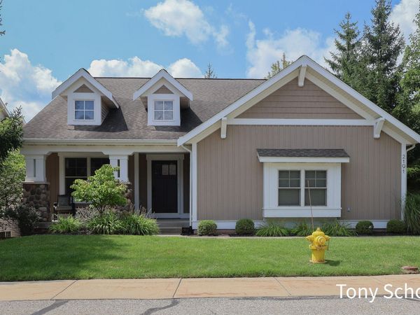 2191 N Greenstone Drive, Grand Rapids, MI 49546