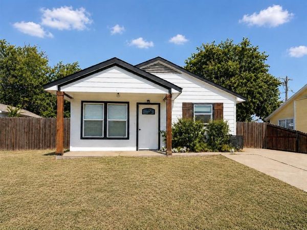 106 Raymond Street, Bowie, TX 76230