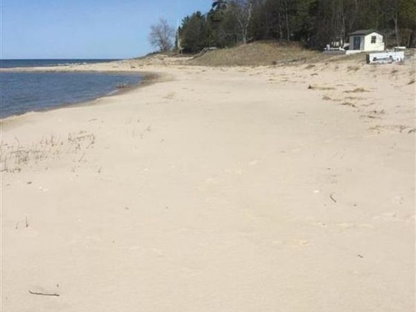 5095 Thorne Swift Court, Harbor Springs, MI 49740