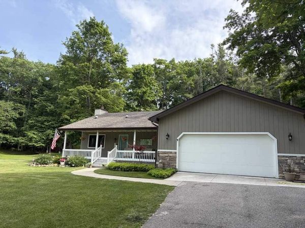 12982 Pineridge, Charlevoix, MI 49720