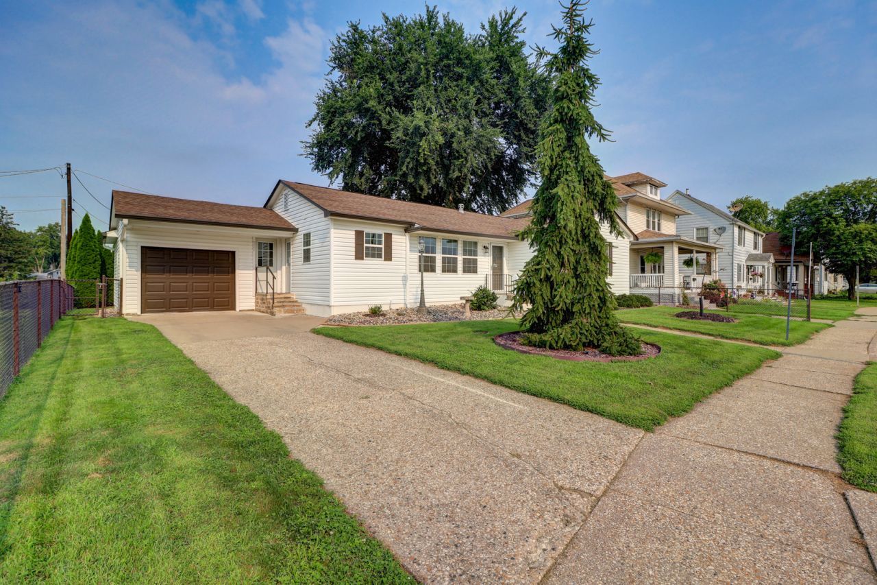 722 Argyle Court, Clinton, IA 52732 Main Photo