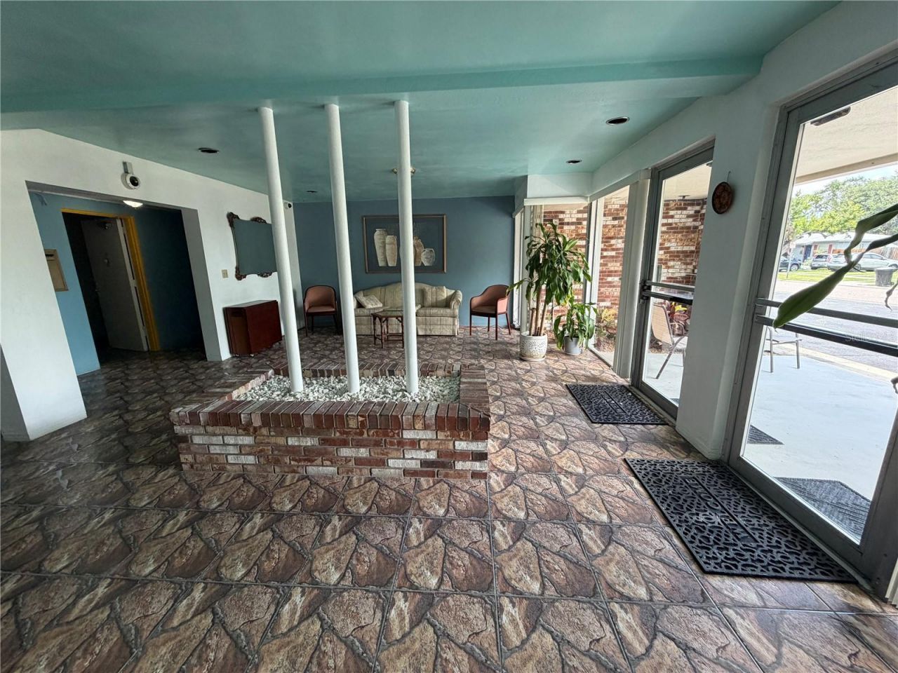 416 73rd Avenue N, Unit 205, Saint Petersburg, FL 33702 Photo