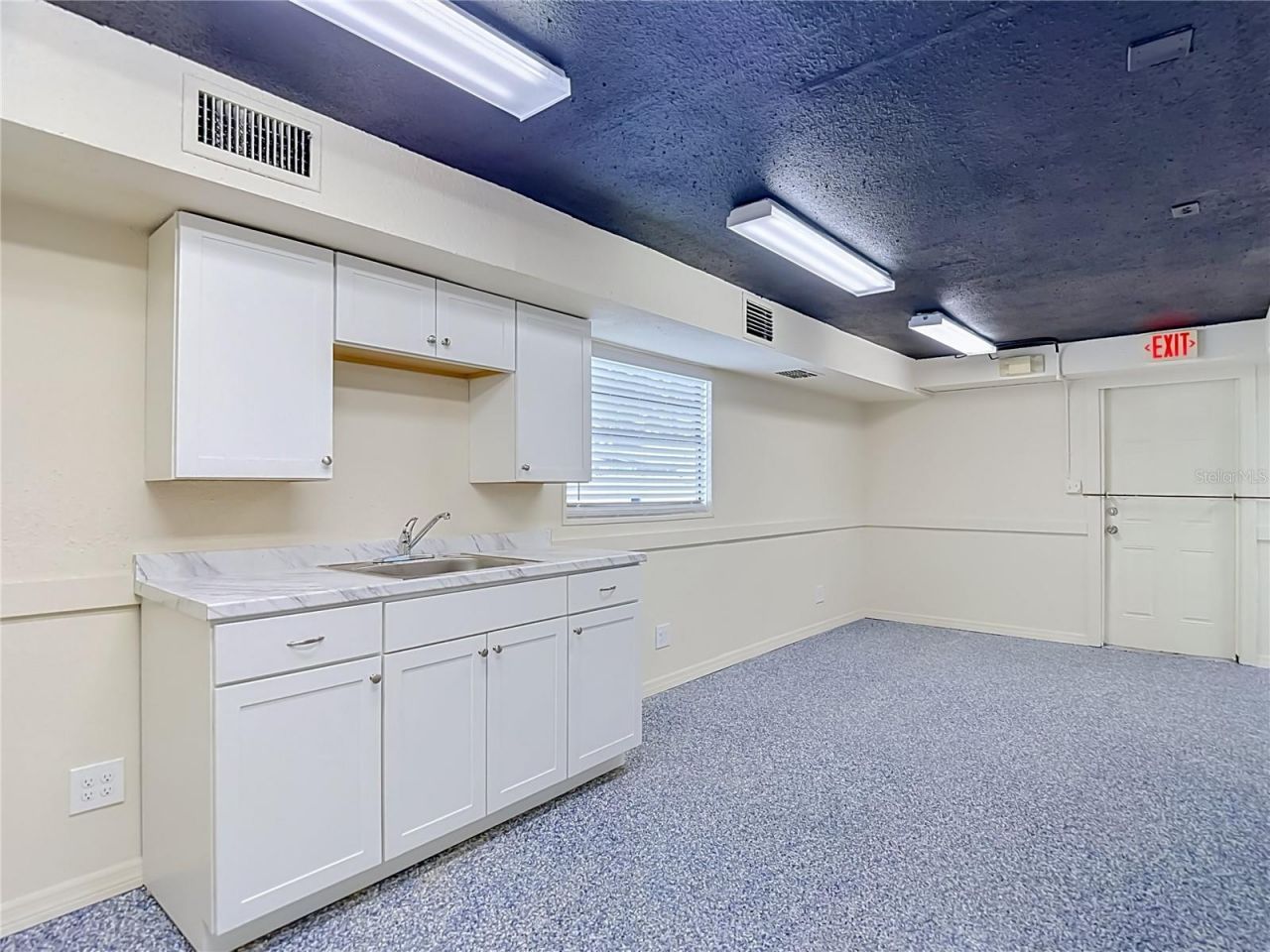 7429 Us Highway 19 , New Port Richey, FL 34652 Photo