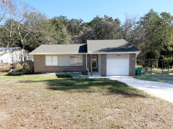 583 Woodlow Road, Niceville, FL 32578