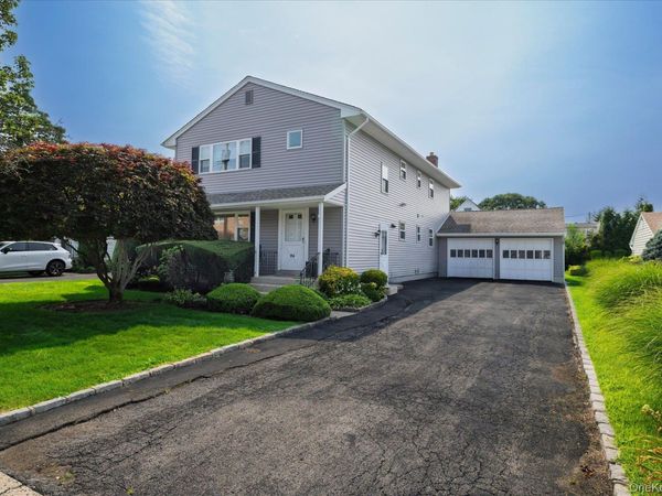 94 S Centre Avenue , Rockville Centre, NY 11570