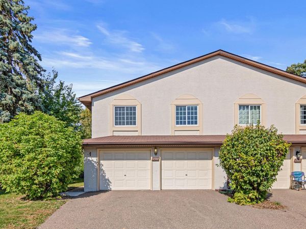 2478 Woodbridge Street , Roseville, MN 55113