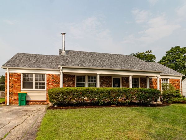 1075 Aspen Drive , Buffalo Grove, IL 60089