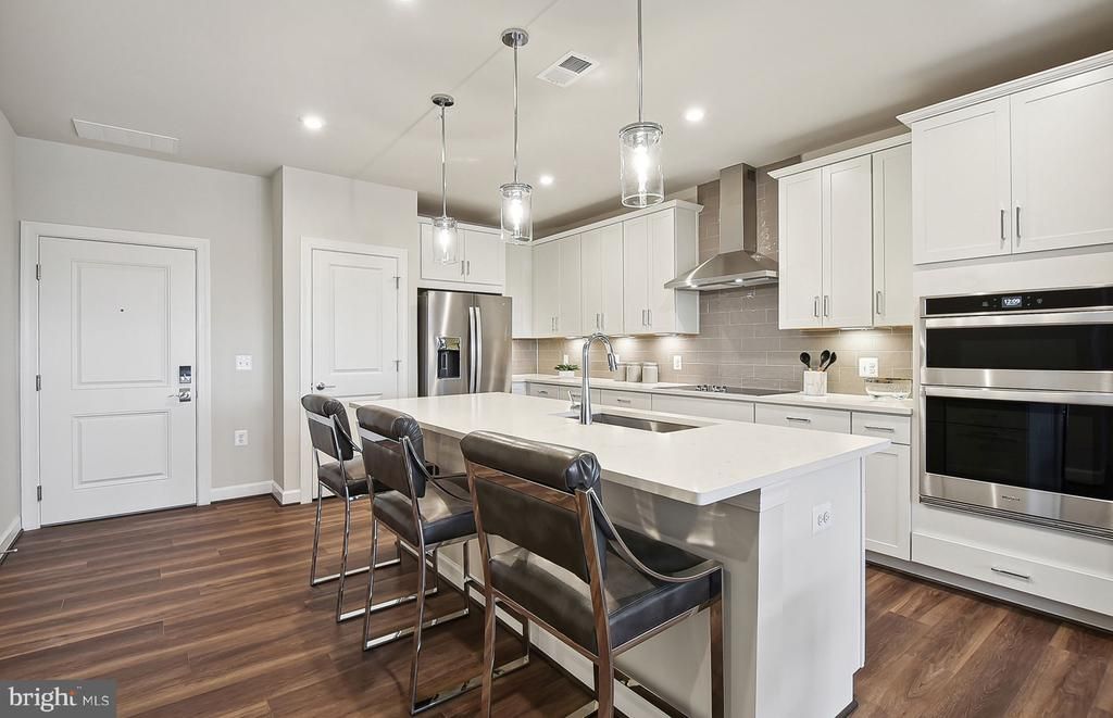 5821 Moonstone Way, Unit 204, Haymarket, VA 20169 Main Photo