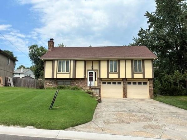1524 W Cedar Street, Olathe, KS 66061