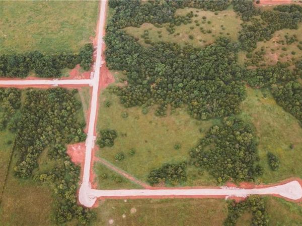 Seven Oaks Road, Meeker, OK 74855