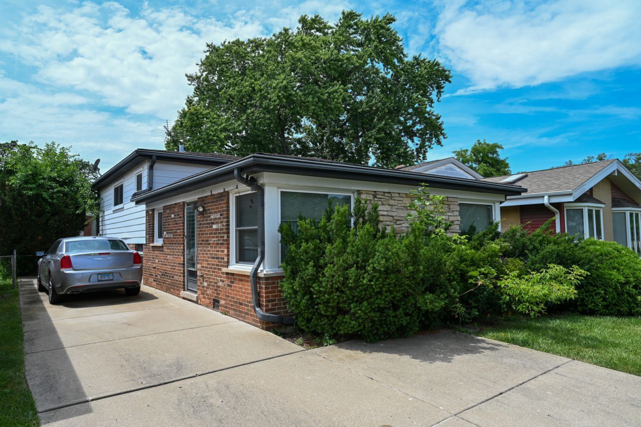 1322 S Arlington Heights Road, Arlington Heights, IL 60005 Main Photo