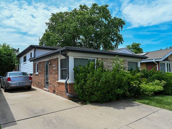 1322 S Arlington Heights Road , Arlington Heights, IL 60005