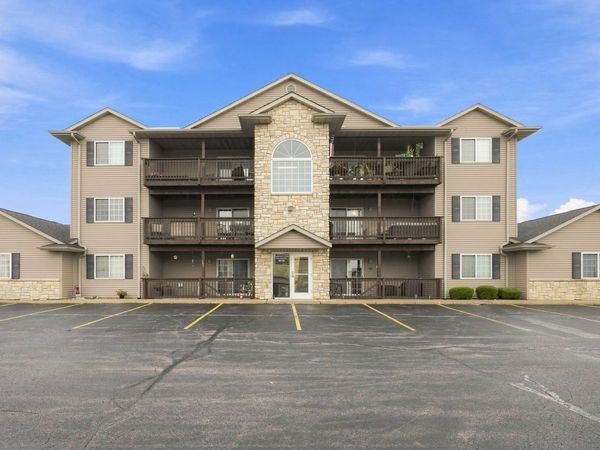 3213 S 16th Street , Unit 203, Eldridge, IA 52748